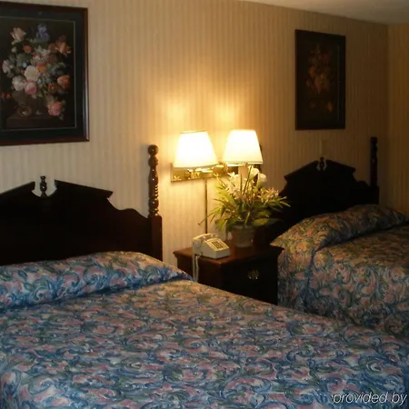 Home Town Inn